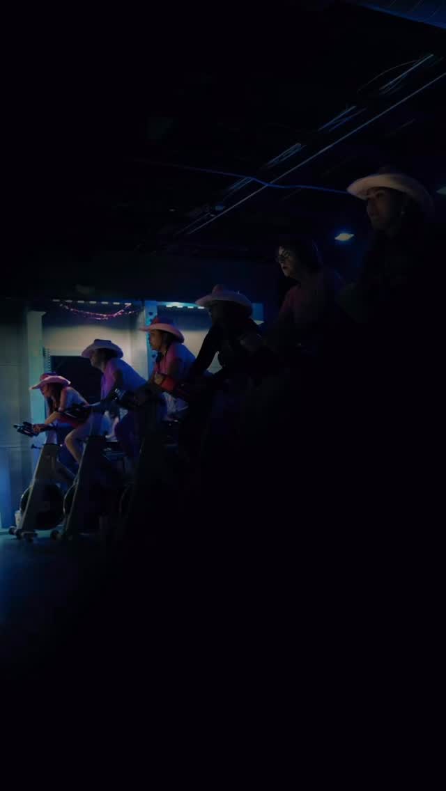 AuraStudioHTX ❌ Space City Gym Banda Edition Spin 💞🚀. What a vibe 😍
Join us on the next ride every Tue/Wed/Thu 6pm and Saturday 8am this month at Space City Gym 💖
#Spacecitygym #Aurastudiohtx #CycleLife #SpinWorkout #RideWithUs