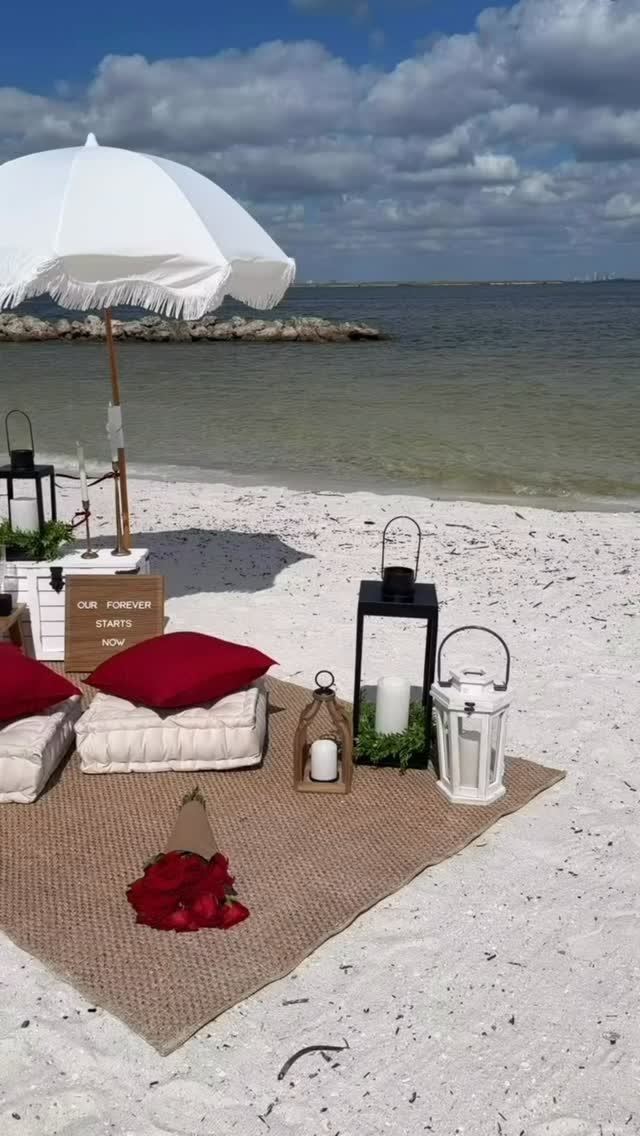 Just you… me… and this perfect picnic setup ❤️🧺✨
.
.
.
.
.
#beachpicnic #luxurypicnic #annamariaisland #datenight #picniccompany