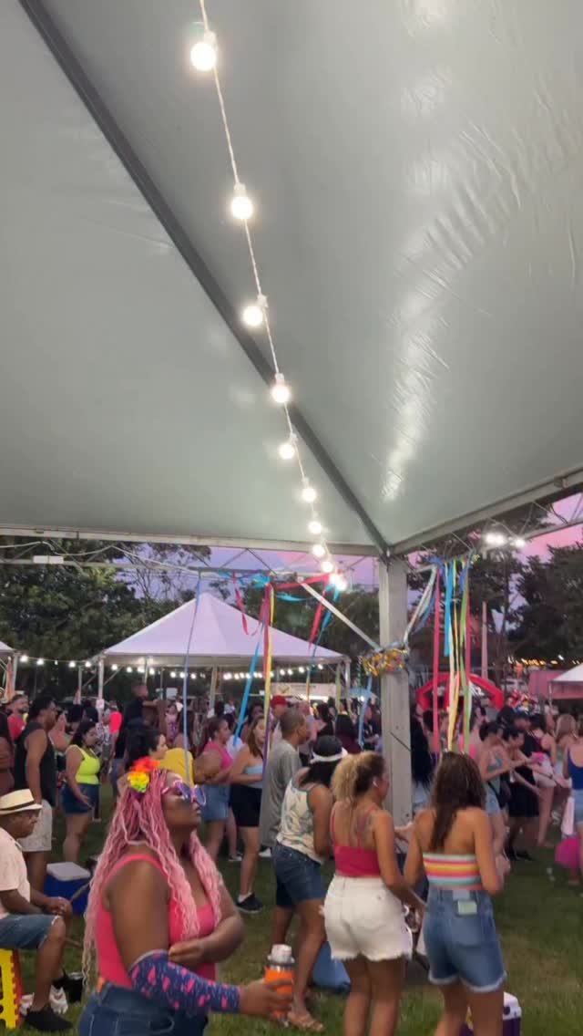 TEVE CARNAVAL NO SÃO DEOCLECIANO
O bairro São Deocleciano recebeu, neste sábado (14), o Bloco do Maquininha, evento beneficente e com entrada gratuita