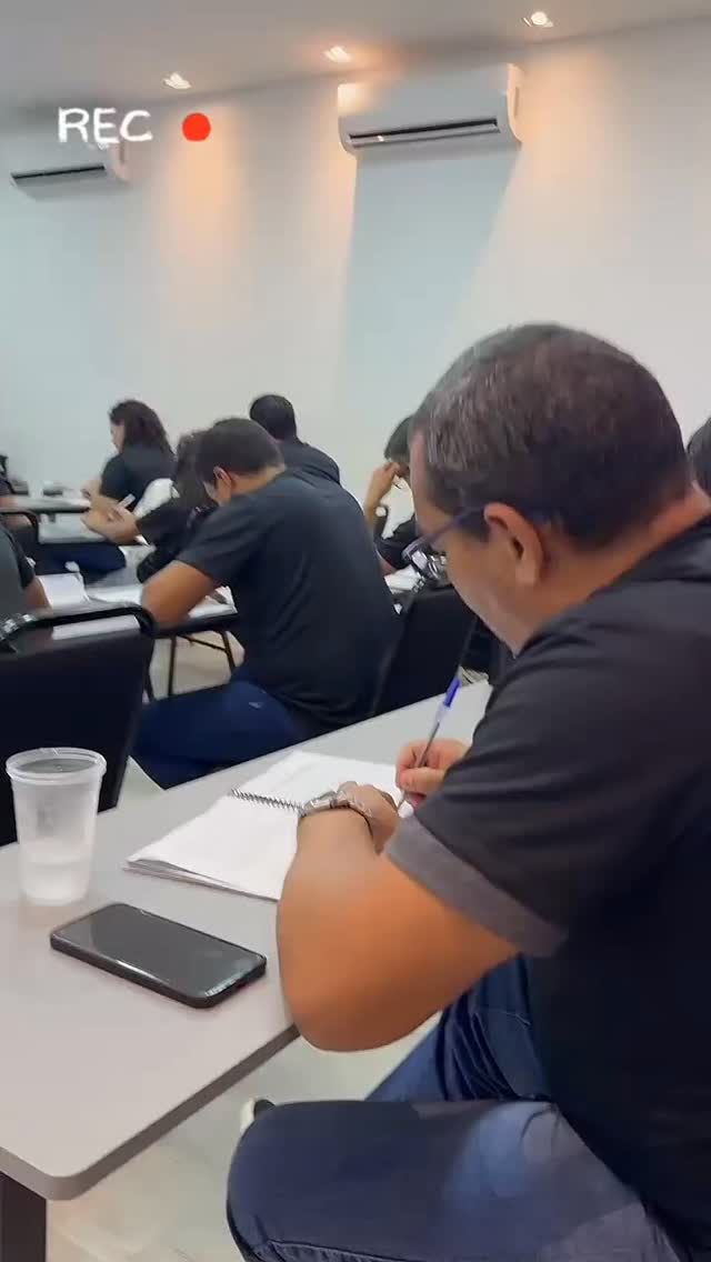 No dia 31 de janeiro, vivemos algo que foi muito além de um treinamento.
Foram 7 horas intensas de conteúdo, prática, troca e principalmente consciência profissional.
📍 Nova Serrana | MG
Treinamento Presencial
Gestão do Tempo e Comunicação Assertiva
Falamos sobre organização estratégica.
Falamos sobre posicionamento.
Falamos sobre como a comunicação impacta resultados, clima e performance.
Mas, acima de tudo, falamos sobre responsabilidade profissional.
Porque produtividade não é fazer mais.
É fazer melhor, com direção.
E comunicação não é falar mais.
É gerar entendimento.
Obrigado a todos que estiveram presentes e escolheram evoluir.
E se você perdeu essa edição…
Fica atento. Vem mais por aí.
#ICADHU #GestãoDoTempo #ComunicaçãoAssertiva #TreinamentoCorporativo #DesenvolvimentoProfissional