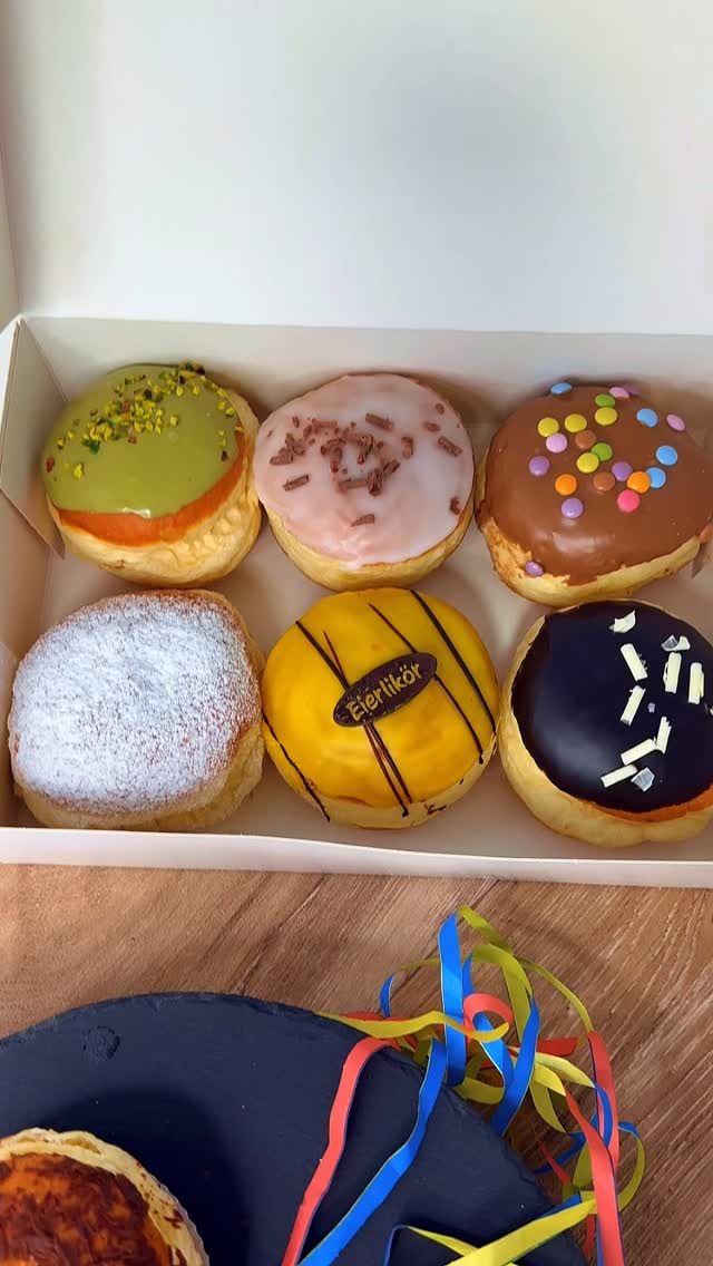 🎭 Fasching ist da! Ab HEUTE gibt’s unsere neuen Highlights: Schwarzwälder-Kirsch-Berliner & unwiderstehliche Faschingsküchle! 😍
Aber nur noch bis Faschingsdienstag – also schnell zugreifen! 🥳
⚠️ Nicht vergessen: Beim Kauf von 6 Berlinern gibt’s einen klassischen Berliner gratis obendrauf! 🤗
#baeckereiraisch #berliner #fasching #konditorei #handwerk