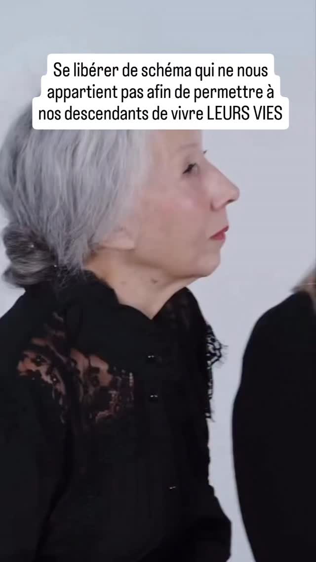 Nous naissons tous avec un sac à dos rempli de choses qui ne nous appartiennent pas. La méthode des constellations familiales nous aide à libérer ces mémoires inscrites dans notre mémoire cellulaire, dans notre ADN et dans celui de nos familles. L’Épigénétique le prouve aujourd’hui.
Les constellations nous permettent de sortir de la spirale de répétition, de schémas douloureux transmis de génération en génération, ou parfois d’une vie à l’autre, et de libérer nos descendants de ces héritages.
Certaines difficultés que nous rencontrons, même si elles semblent nées de notre histoire personnelle, trouvent souvent leurs racines dans des évènements ou des expériences de nos ancêtres. Ces liens invisibles, qui influencent encore notre présent, peuvent être levés par le travail de constellation, nous permettant ainsi de changer notre réalité et celle des générations à venir.
Il existe la réalité visible dans laquelle nous évoluons, mais il y a aussi cette réalité inconsciente qui nous gouverne. C’est précisément sur ce plan invisible que les constellations familiales agissent.
Les constellations familiales offrent une expérience unique de thérapie collective, où l'on peut être touché et transformé par le processus, que l'on soit participant actif ou simple observateur.
Je vous accompagne tout au long de ce processus pour vous aider à développer vos perceptions et accueillir vos émotions comme un vecteur de libération.
Elisabeth
Depuis 2014, je propose une approche holistique qui inclut l’hypnose, la nutrition, l’EMDR et depuis peu j’intègre également les constellations familiales, pour vous permettre de vous libérer des schémas qui vous empêchent d’atteindre votre bien-être profond. Je suis convaincue que la solution pour un bien-être durable réside dans l’équilibre physique et émotionnel.
#elisabethbarget #liberationemotionnelle #constellationsfamillialeshaguenau #constellationsfamiliales #therapie