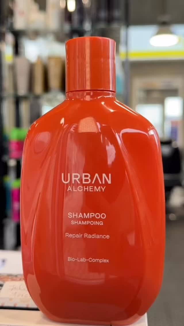 🎁 JEU CONCOURS : Gagnez votre Kit Capillaire Professionnel !🧖🏻♀️🫧
Voulez-vous des cheveux éclatants ? Nous offrons un kit complet adapté aux besoins de vos cheveux : volume, réparation, hydratation ou lissage de la gamme @urbanalchemyofficial 💆♀️✨
Comment participer :
1️⃣ Suivez notre page.
2️⃣ Aimez cette publication.
3️⃣ Commentez dans quel salon vous aimeriez retirer votre prix.
4️⃣ Taguez deux amies en commentaire ! 👯♀️
🌟 BONUS : Partagez cette publication en Story pour doubler vos chances !
⏳ Tirage au sort le 27/02/2026. Bonne chance ! 🍀
#luxembourg #concours #coiffure #soincheveux #balayage