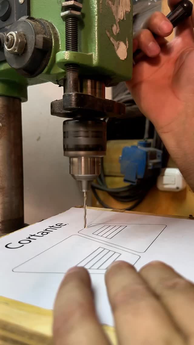 En CG Planograf no dejamos la calidad al azar 🎯
Fabricamos nuestros propios cortantes ✂️
¿Para qué? Para garantizar precisión, terminaciones perfectas y resultados que realmente marcan la diferencia 💪
Cada detalle cuenta 🔎
Cada corte importa 📐
Trabajar con producción propia nos permite tener control total del proceso 🏭 y ofrecerte trabajos prolijos, resistentes y hechos a medida 🛠️
Porque no se trata solo de imprimir 🖨️
Se trata de hacer las cosas bien, desde el primer paso ✔️
📍 Carteles, calcomanías, señalética y más.
📲 Escribinos y llevá tu marca al siguiente nivel 🚀