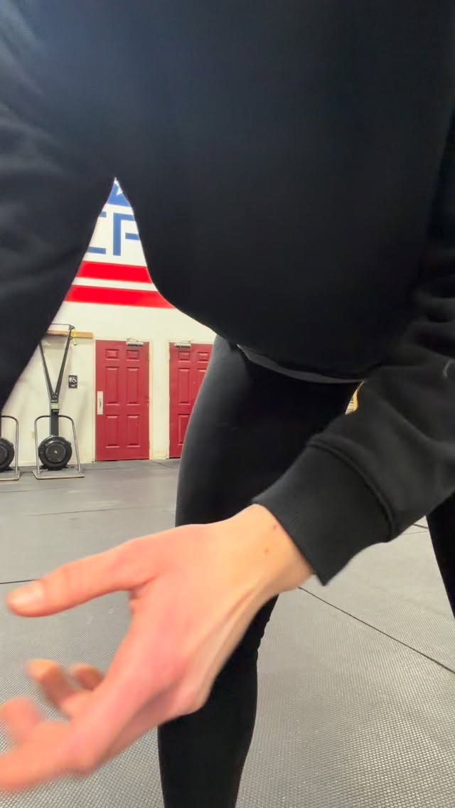 Monday Mobility! Focusing on the ✨KNEES✨
Equipment: two baseballs and a foam roller
Baseball shin mobilization (4min per side)
-sit in a half cross-legged position with one baseball underneath your front leg
-start near the knee by stacking the second baseball right behind the shin bone
-use both hands to apply pressure to the top ball and begin spinning the ball
-point and flex the foot as you spin the ball
-continue working down the shin bone until you reach the ankle
Low quad mobilization (3min per side)
-lay face down and place one baseball at the top of the knee cap where the meat of your quad inserts
-take long slow breaths as you roll side to side
-slowly work from the inner thigh across to the outer edge (IT band)
-pause and contract/ relax in sensitive areas (take a 4 sec inhale, contract musculature for 4sec, then exhale for 8sec)
Shin scrub (4min per side)
-sit in a figure four position with the foam roller at the top of the shin
-scrub side to side and create as much motion as possible
-contract/ relax in sensitive areas
-use your body weight/ arms to apply extra pressure
-point and flex the foot as you scrub and add pressure