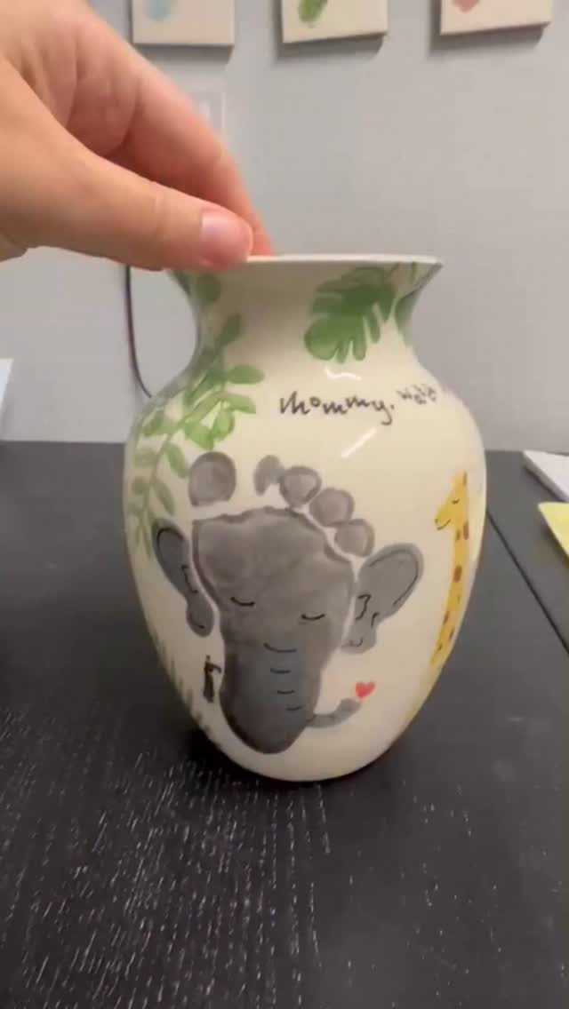 Little hands, wild hearts 🐾
Jungle-themed prints turned into the cutest animals.
A one-of-a-kind vase, made with love.
Perfect for Mother’s Day 💚 #firedcrafts #solihull #solihullbusiness #babyprints #motherday