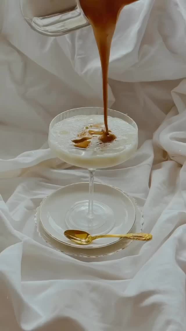 How to make your course Hybrid - Microneedling edition💻
Hybrid courses are becoming the new standard for aesthetics in 2026.
She already had a microneedling course, we simply converted it to online and added a techniques video from her social content, protecting her income without adding a single extra day to her diary.