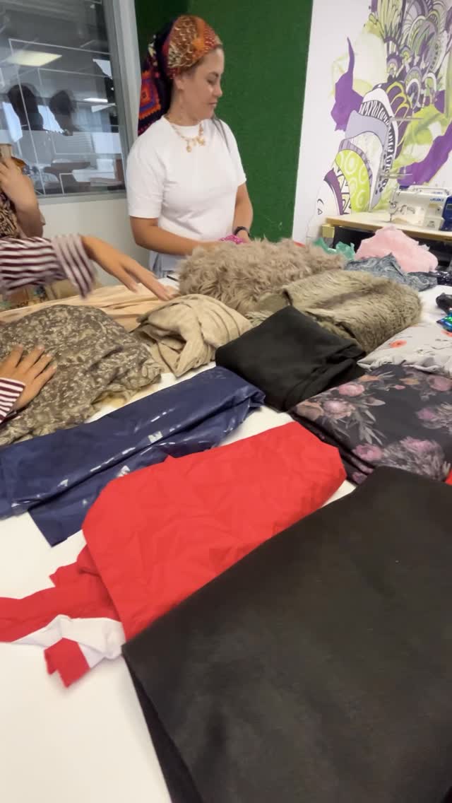 Fabric Swop Day at FEDISA š§µāØ
To help curate a Textile Library filled with usable leftover fabrics for our students, FEDISA lecturers dipped into their own collections for an internal staff swop day, a chance to declutter unused pieces and pick up new, intriguing textiles for future creative projects.
Any unclaimed fabrics were donated straight to our new Textile Library ā»ļø
Our Textile Library is all about giving fabric scraps a second life ā reducing landfill waste and keeping materials in circulation, in the hands of our FEDISA creatives.
#FEDISAFashionSchool #FEDISAFashionProfessionals #MadeOfMore #TextileLibrary #SustainableFashion CircularDesign FabricSwop FashionEducation DesignWithPurpose