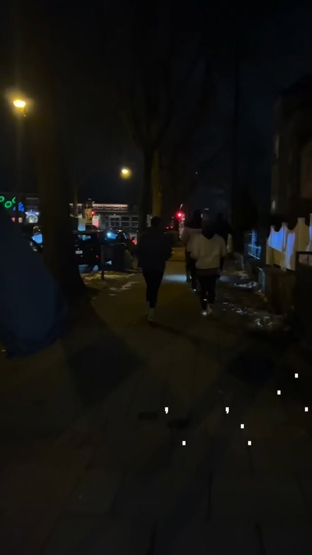 Mittwoch. 19:10 Uhr.
QSC.
Unser Community Run ist für alle.
Egal ob Wellpass.
Egal ob internes Mitglied.
Egal ob noch nie bei uns gewesen.
Bring deine Freunde.
Deine Nachbarn.
Deine Eltern.
Wir laufen für eine gute Sache.
Wer möchte, kann spenden.
Niemand muss.
Es geht nicht um Pace.
Nicht um Leistung.
Sondern um Bewegung. Zusammen.
Link in Bio.
Let’s run. 🖤
#communityrun #bremenläuft #bremenfitness #runclub #socialclub