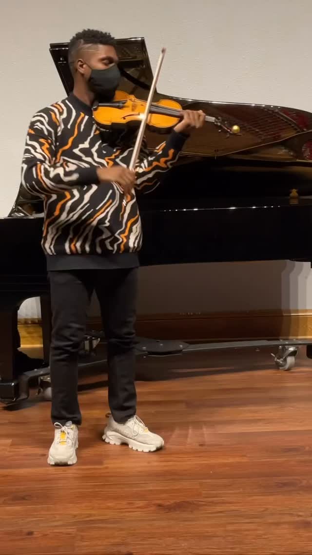 One love. One lifetime.
Happy Valentine’s Day🌹
“All I Ask of You” — @andrewlloydwebber
🎻: 🙋🏾♂️
🎹: Joseph McAllister
#alliaskofyou #phantomoftheopera #violinist #valentinesday #lovesong