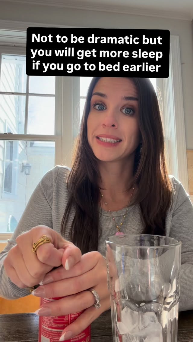 Follow me for more brilliant advice from a therapist 😉
Sleep is such a huge part of good mental wellness. A bad night’s sleep can really impact your mental health for days! Going to bed just 30 minutes earlier tonight will give you a headstart tomorrow!