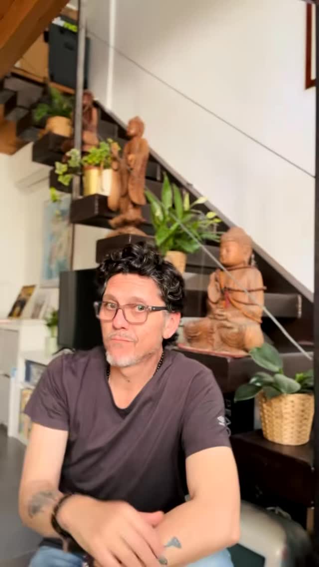 Felice weekend! Oggi voglio leggerti alcuni passi di uno dei libri che ho amato di più: “Che cos’è un Bambino” di Beatrice Alemagna edizioni Topipittori (corri a prenderlo…in una libreria eh 😉 mi raccomando).
-
Se ti va … ascolta con i tuoi bimbi.
#magoriumgiocattoli #libribelli #libriperbambini #videodelgiorno #libriconsigliati