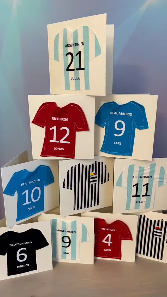 Einladung basteln? Fußball Party? Easy, im Feenhandwerk zeigen wir Dir wie es geht…
#leipzig #fussballparty #einladungbasteln #kartenbasteln #leipzigkreativ