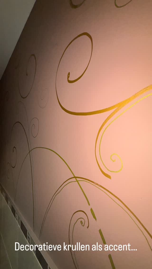 Decoratief schilderwerk. Goud, zilver en koperkleur.
#freehand #decoratief #murals #decoratievetechnieken #posca