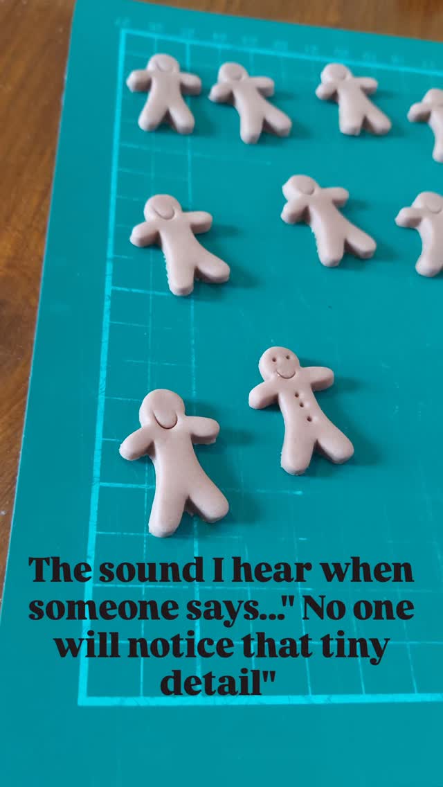 The sound I hear when someone says…
“No one will notice that tiny detail.”
Maybe not. But I do.
That one piped petal on a biscuit. The way I fold the tissue in the box so every biscuit sits like it should.
The careful reordering three times to make sure nothing breaks in transit.
From decoration to packaging, every tiny detail is how I show I care.
At Aria’s Cakes, it’s never just biscuits.
It’s an experience made with love. 🌸🐣✨
#EasterBiscuits
#HandmadeWithLove
#thesoundIhearwhen
#GingerbreadMagic
#AriasCakesExperience