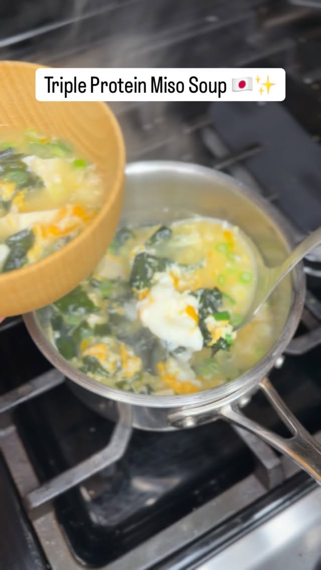 Triple Protein Miso Soup 🇯🇵✨
Miso paste + tofu + egg.
~12g protein per bowl.
Many people think Japanese breakfast is light — but when built intentionally, it can easily support your protein needs.
This miso soup alone gives you over 10g of protein.
🥣 Triple Protein Miso Soup (2 servings total)
- 2 eggs → ~12 g
- 1/4 pack tofu (~75 g) → ~6–7 g
- 1.5 Tbsp miso → ~3 g
- Dashi/seaweed/green onion → ~1 g
≈ 22–23 g protein (entire pot)
≈ 11–12 g per bowl
Pair it with salmon, natto, or bean dishes, and you can reach 45–55g naturally.
No powders.
No extremes.
Just traditional food.
#misosoup #fermentedfoods #japanesefood #breakfast #protein
トリプルたんぱく質 味噌汁 🇯🇵✨
味噌+豆腐+卵。
1杯あたり 約12gのたんぱく質。
「和朝食はタンパク質不足」と思われがちですが、少し意識するだけで、しっかりたんぱく質を摂ることができます。
この味噌汁だけでも10g以上。
さらに鮭や納豆、豆のおかずを組み合わせれば、
自然に45〜55gのたんぱく質摂取も可能です。
毎日の食事に是非取り入れて、健康な腸と体作りを心がけましょう!