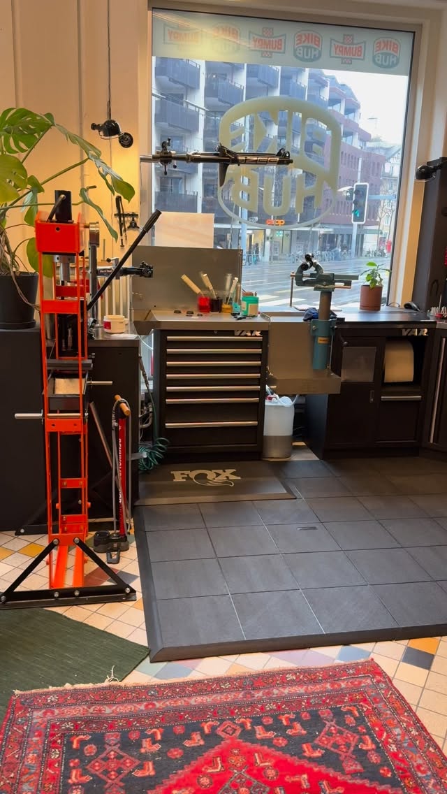 I defuse bombs for you on a daily basis since 2011 🙌🏻😂