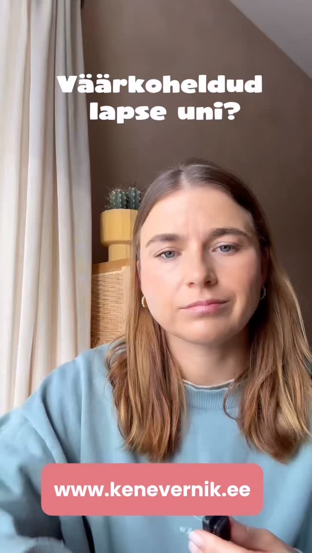 Väärkoheldud lastel võivad esineda mitmesugused unehäired, mis on seotud traumast tuleneva stressi ja turvatunde puudumisega. Üheks võimalikuks häireks on segadustundega ärkamine (confusional arousals). Selle puhul ärkab laps osaliselt sügavast unest, võib olla segaduses, nutta või rääkida arusaamatult ning ei pruugi ümbritsevat adekvaatselt tajuda. Tavaliselt ei mäleta laps episoodi hiljem.
Teiseks võimalikuks häireks on öised hirmuhood ehk uneterrorid/unepaanika. Need avalduvad järsu karjumise, paanika, tugeva erutuse, higistamise ja kiirenenud pulsi kujul. Last on episoodi ajal raske äratada ning enamasti ta ei mäleta toimunut järgmisel hommikul.
Kolmandaks võivad väärkoheldud lastel esineda voodimärgamine ehk enurees. See võib olla seotud ärevuse, stressi ja turvatunde puudumisega. Voodimärgamine võib olla püsiv probleem või tekkida uuesti pärast seda, kui laps on juba õppinud kuivana püsima.