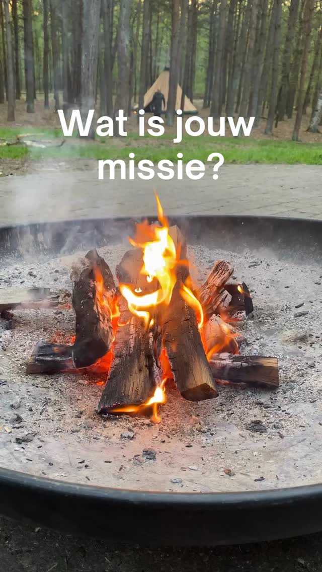 #spaceholding is meer dan enkel goede bedoelingen.
Het vraagt (zelf)regulatie en (zelf)empathie.
Bij de schoonheid van de pijn kunnen blijven.
Niet fixen. Niet pleasen.
The Art of Holding Space verbindt #verbindendecommunicatie
met leiderschap in overgangsmomenten.
Voor ouders, trainers, begeleiders.
Data en info via link in bio