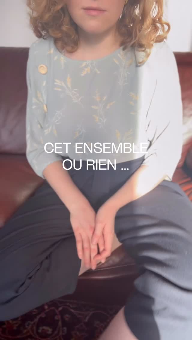 C’est cet ensemble ou rien !
Le chemisier Nelly et le pantalon Gérald portés ensemble, c’est une combinaison parfaite pour avoir du style sans faire de compromis sur le confort.
Croyez-moi, je n’aime pas être dans des vêtements ou je ne suis pas à l’aise et pour être honnête, je les porte régulièrement et je m’y sens trop bien dedans 🫠 !
Et vous, c’est quoi votre ensemble sur lequel vous ne faites pas de compromis ?
#atelierpiny #çaourien #madeingeneva #slowfashion #vetementfemme
Chemisier femme, pantalon femme, ensemble confortable, pièces uniques, micro-série de vêtement, style casual chic