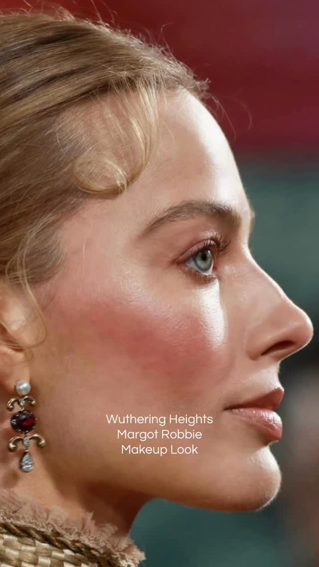 Been obsessing over the looks @patidubroff has been doing on Margot Robbie.
Her looks and the Wuthering Heights movie itself were the inspo for this soft, wind swept cheek makeup look
Went to see the film yesterday and I am not well.. Will need 3-5 business days to recover…
Hope you like it 💕 let me know in the comments
@elfcosmetics brow lift
@chanelofficial water fresh tint
@victoriabeckhambeauty colour wash
Vintage Rose
@natashadenonabeauty hy-glam concealer
@bobbibrown longwear shadow stick
Taupe
@milanicosmetics black mascara
@maybelline brown mascara
@charlottetilbury airbrush flawless
@saiebeauty super suede radiant blush powder in Grazie
@kjh.brand precision sculpture style in Chisel
@meccabeauty pout pop lipstick Chic
•
•
•
•
•
#wutheringheightsmakeup #patidubroff #margotrobbiemakeup #belgianmakeupartist #makeupartistbelgium