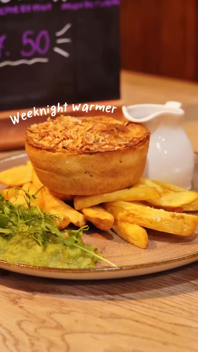 Rain won’t stop and it’s definitely pie weather 🌧️🥧
Fire on, proper weeknight warmer and no washing up to worry about 🔥
#NorfolkArms #MarpleBridge #PieWeather #YourLocal