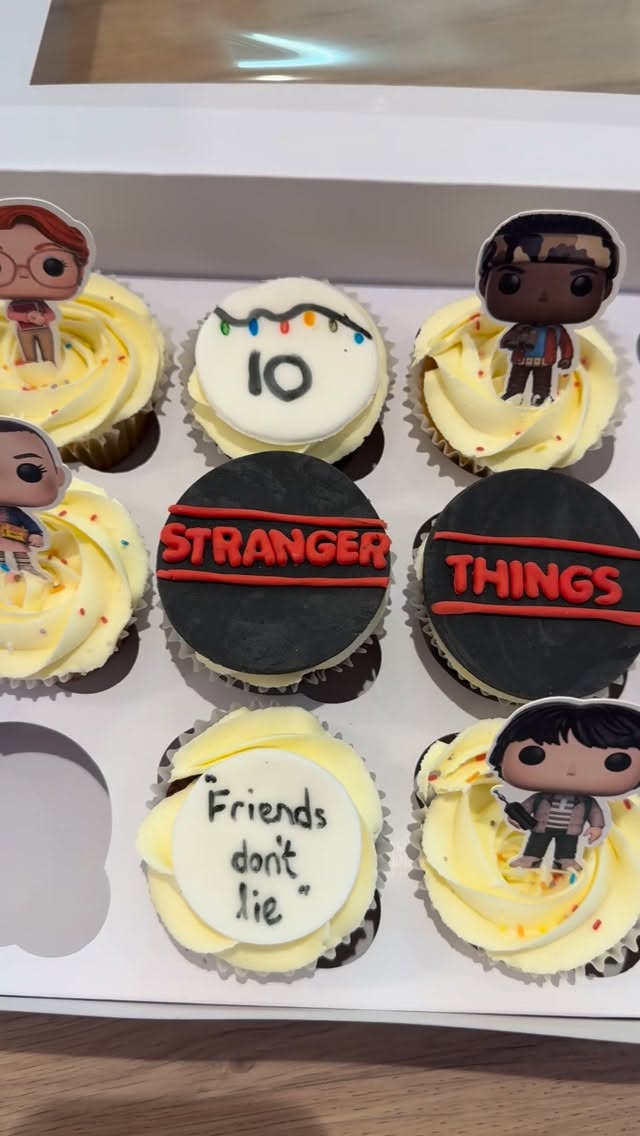 Cupcakes anniversaire thème Stranger Things 🧁
#cupcakesstrangerthings #anniversairestrangerthings #strangerthings #angiescupcakes77 @lagnycommerces