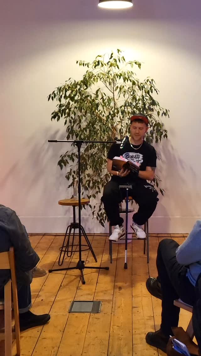 Im not saying I'm batman 😉
A little video from the other night 🧡
#multiplesclerosis #MSawareness #mswarrior #inthistogether #beneaththetracksuit