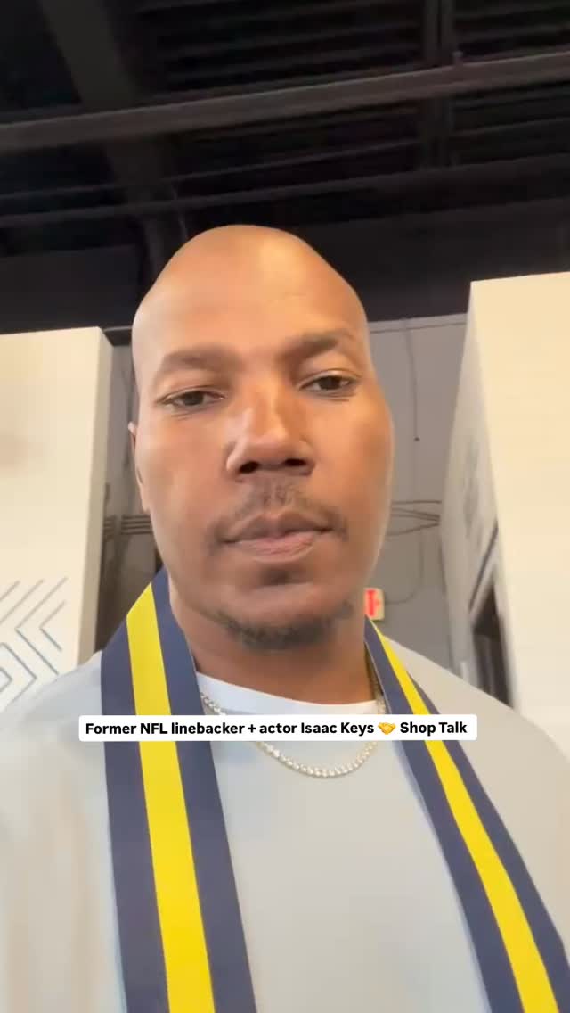 Shop Talk 🤝 @isaackeys
Special thanks to former NFL linebacker and actor in “Power Book IV: Force” Isaac Keys for visiting @fadedbluelounge with the @fortworthpd and supporting the Shop Talk program! 💙💛
Catch Isaac on @forcestarz as Diamond Sampson now!