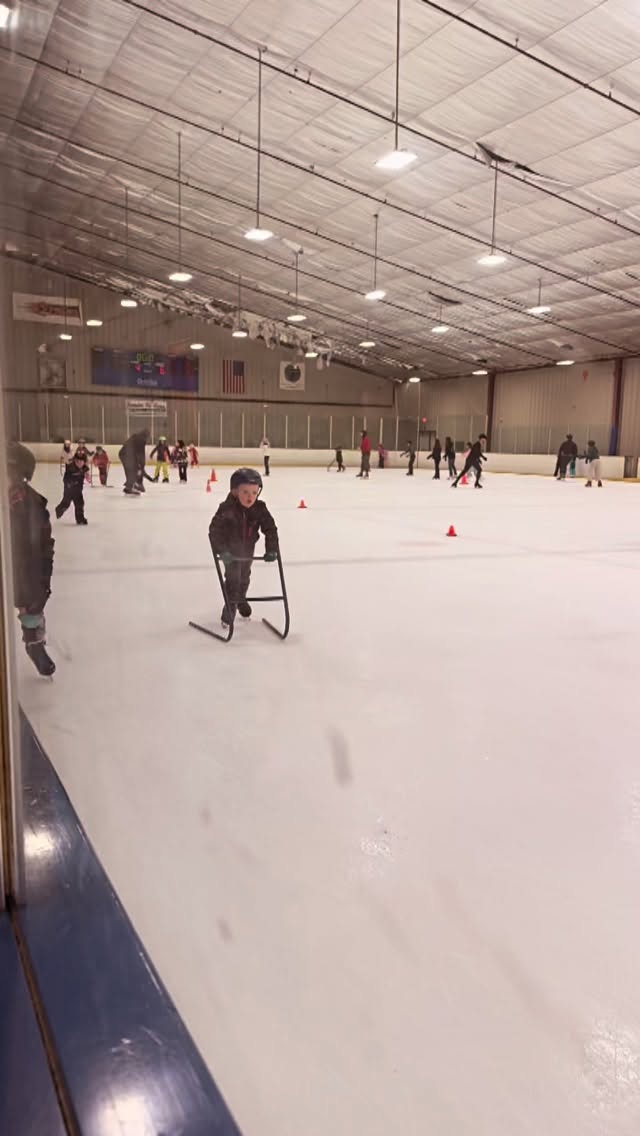 The dirty glass was a paid actor. โ๏ธ
Day 3 of our winter break camp included a fun time at Brewster Ice Arena!