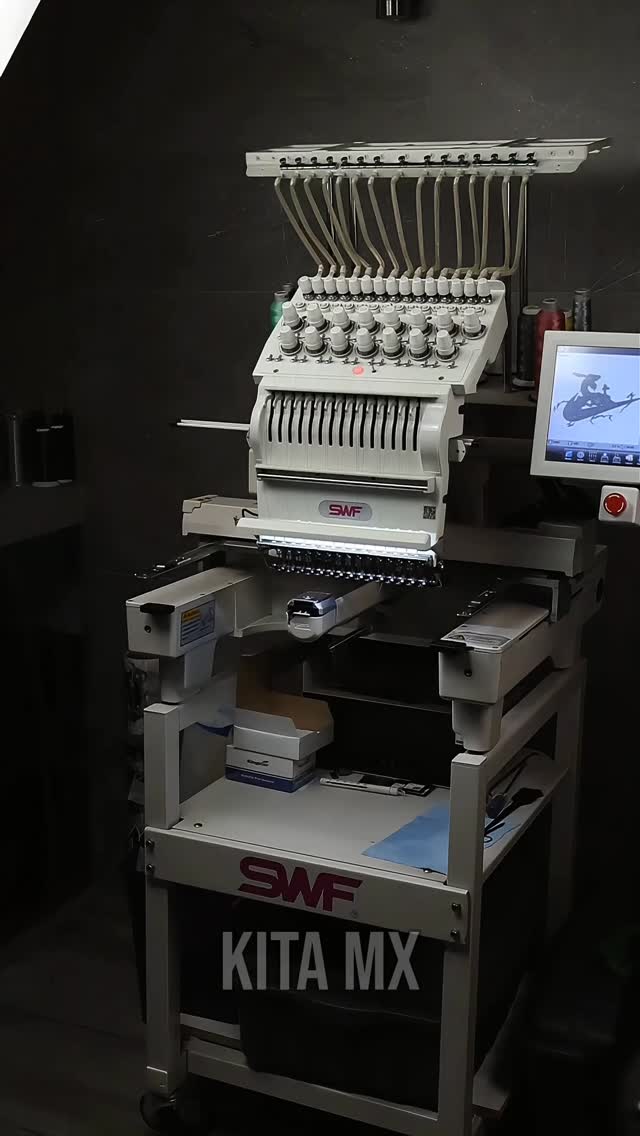 El guardián de los cielos llegó a Kita MX 🐉✨
No es solo una playera, es una pieza de colección. Nuestro bordado de Rayquaza captura cada detalle con una textura y brillo que solo verás en persona. Calidad que se siente, estilo que impone. ☁️⚡️
Disponible ahora en nuestro sitio web.
www.kita.com.mx
Envios a todo México 🇲🇽
#KitaMX #Rayquaza #Pokemon #BordadoPersonalizado #AnimeStyle