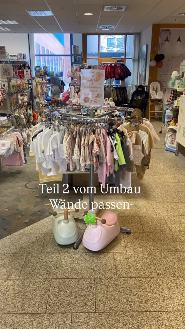 ✨ Umbau – Teil 2 ✨
Wände ✔️
Ständer ✔️
Der Rest? Kommt… und wir auch 😄🔨
Weiter geht’s mit viel Spaß, Staub in der Luft & guter Laune!
Teil 3 ist schon in Sicht 👀
Trotz Umbau sind wir wie gewohnt für euch geöffnet – also einfach vorbeischauen!
Reservierungen möglich 📲
Montags: Zeit nur für dich – nach Vereinbarung per Mail oder Anruf.
Ich freue mich riesig auf euren Besuch! 🙌✨
#babyhausdessau #familytime❤️ #erstausstattungfürsbaby #localkaufen #baby