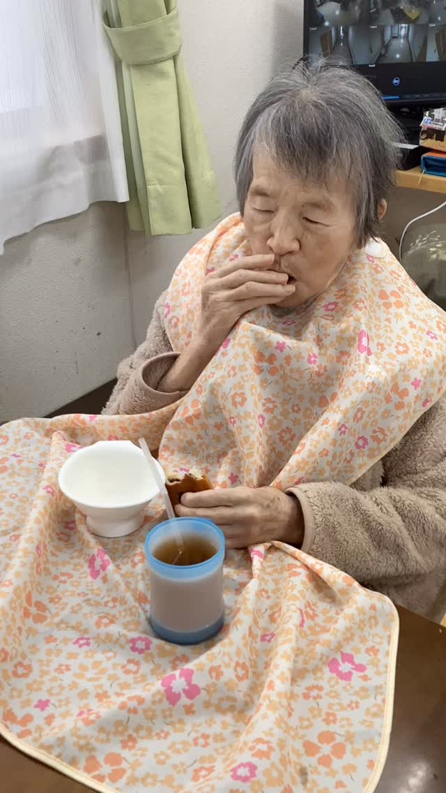 おやつタイムです🍪🍭
\自由と安心の暮らしを届ける愉快な仲間達/
🍀訪問看護・住宅・リハビリ特化型デイサービス
🍀私たちの日常や取り組みをお届け
↓採用情報・LINEのご登録はリンクから✨↓
◯ 医療・介護・生活支援で心地よい毎日を
◯ 確かな連携体制と先輩スタッフのサポート
私たちと笑顔の輪を広げませんか?
採用情報:horinnosato.com/recruit
LINE:lin.ee/kpfpf4
#和歌山市
#和歌山市西浜
#蒲輪の里
#サービス付き高齢者向け住宅
#介護