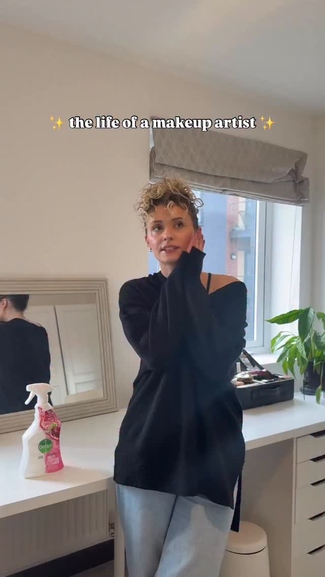 Love days in the studio meeting my brides 🥰
Cute candle courtesy of @kapturedbykatharine x
#hertfordshiremakeupartist #thelifeofamakeupartist #vlog
Makeup artist vlog
The life of a makeup artist
Bishops Stortford makeup artist
Bridal MUA