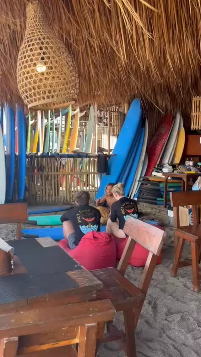POV you book a surflesson with spicy surf 🌶️🤙🏽
Don’t wait and book your session today 🌊🏄♀️🤙🏽🏄♂️
#surflesson #indonesia #spicysurfschool #learntosurf #surftrip