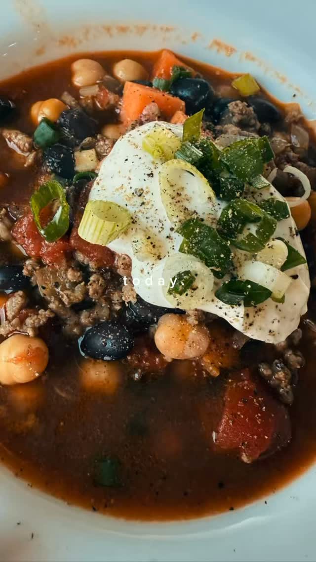 High protein high fibre bowl on repeat.
Top it with plain Greek yogurt for an extra protein boost + that creamy finish 🤌🏼
Simple. Filling.
Save it.
#HighProteinMeals
#HealthyMealIdeas
#MealPrepInspo
#WomensFitness
#StrongHer