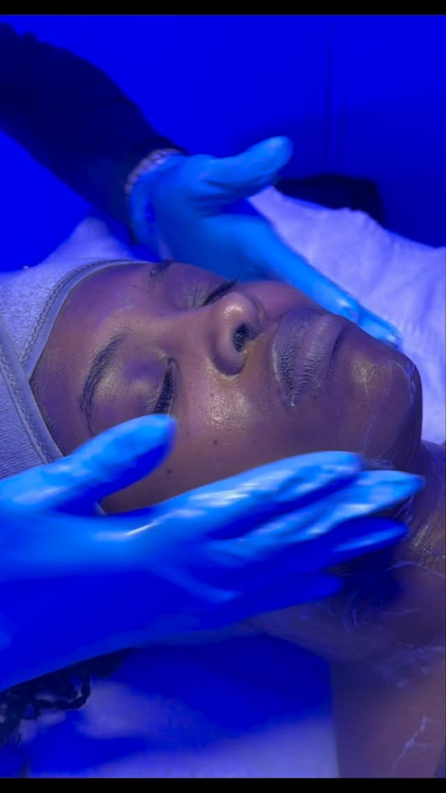 The first cleanse sets the tone for everything that follows. ✨
This isn’t a quick wipe-down. It’s a thorough, intentional first cleanse designed to completely break down makeup, SPF, excess oil, sweat, and daily buildup sitting on the surface of your skin.
Every stroke is slow and methodical. I work into the hairline, around the nose, under the chin, and along the jawline — areas that are often rushed or missed. This step ensures your skin is truly clean, balanced, and ready to actually receive the treatment products that come next.
A proper first cleanse means:
• Better extractions
• More effective exfoliation
• Deeper product penetration
• A healthier, longer-lasting glow
At Luminance Beauty & Body in Roswell, GA, we don’t rush the foundation. Because glowing skin doesn’t start with serums — it starts with a meticulous cleanse.
If you’re ready for a facial that treats every step like it matters, book your appointment today. ✨
#atlfacials #atlesthetician #hydrafacial #atlantaesthetician #atlantaspa