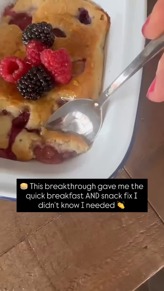 Up your breakfast / snack game with my pancake bowls 👀🥞..
These are amazing for Pancake Day, and they’ll also stop you raiding the biscuit tin at 3pm! Have one ready to dive into 😜
Pancake bowls hit so different to a normal pancake👇
No frying and flipping so you can kick back and take a chill (or even squeeze in a quick workout 😜) while these are in the oven 🙌
Add berries / chocolate chips and drizzle with honey - accompany with Greek yoghurt or whatever takes your fancy, you can’t get bored of a pancake bowl 💖
🥞 My VERY BERRY PANCAKE BOWL
100g self raising flour
2 tbsp honey
120 almond milk (or your choice of milk)
60g mixed berries
Oil spray (or baking paper) for the baking dish
Whisk honey + milk
Add flour + mix altogether
Fold the berries into the batter
20-25 mins on 180C or until golden
🥞 My CHOC PANCAKE BOWL
100g self raising flour
2 tbsp cocoa powder
2 tbsp honey
30g choc chips (dark or milk)
150ml almond milk (or any!)
1 egg
pinch of salt
Mix cocoa powder, flour + salt
In another bowl, whisk together egg, milk + honey
Combine all the ingredients + fold in choc chips
18-22 mins on 180C until set but soft in the middle
Have a happy pancake day ! 😘
If you like the look of this - don’t miss loads of tasty, EASY pancake recipes on my website (link in bio)
Prep your pancakes and bowls - double up for breakfast and snacks. All wholesome ingredients which will get you closer to those body goals 👏
#legsbumsandbubbas #pancakebowl #healthysnacking #katesmumfitclub motherhoodjourney