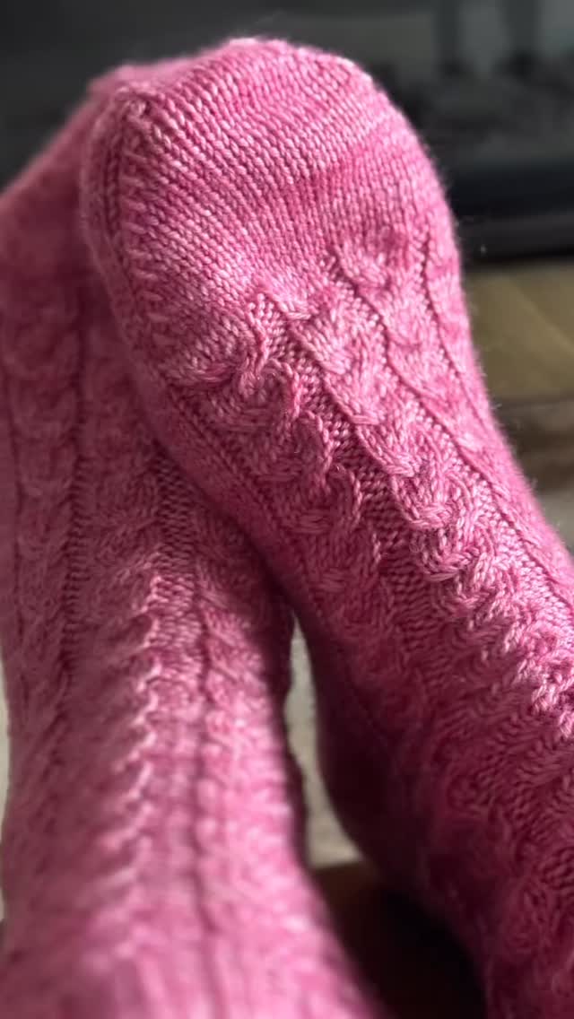 Good morning ☀️ I’m a bit premature to share these but I couldn’t wait! I’m so in love with these socks! They are from @summer.lee.knits newest book The Sock Obsession. Pattern “Aran Sweater Socks” I started these socks to try out a new base yarn I’m looking to add to our store. Friends I fell in love with this yarn base, it’s a 80% Merino, 10% Cashmere, with a 10% Nylon. It is soft as a feather, I’m OBSESSED 💗! I’m going to forecast that it will be in the shop come spring! I can’t wait to cast on a sweater with this new yarn. I’ll keep you all informed as soon as I can release this new special yarn. Love and blessings to you all💖 #sockobsession #cashmeresocks #summerleedesignco #yarn #handmade