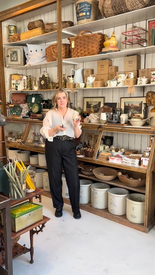 Each week our lovely Michele will be introducing you to new Antiques & Fine Goods in the Shop….. this week is our new UK ceramic Artist @hannahturneruk …..#antique #antiquehome #vintagehomeinspiration #vintagestyle #artisanmade