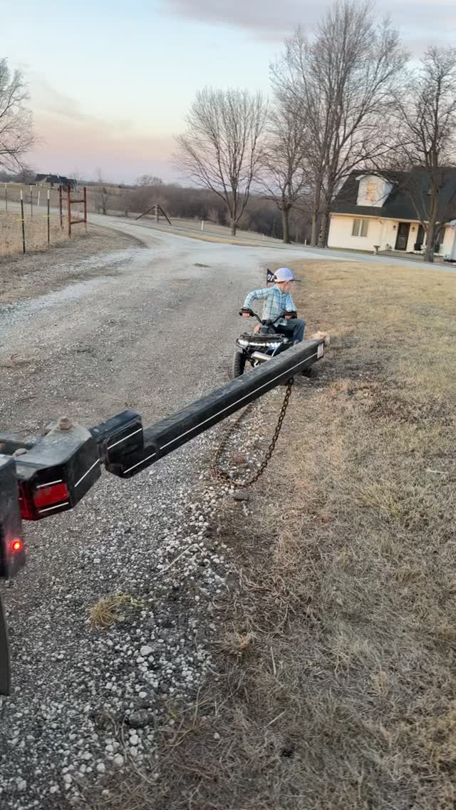 We really do use our @butlerbeds balebed for so much more than haying cows! #loghrycattleco #cattleranch #farmlife #kids #atv