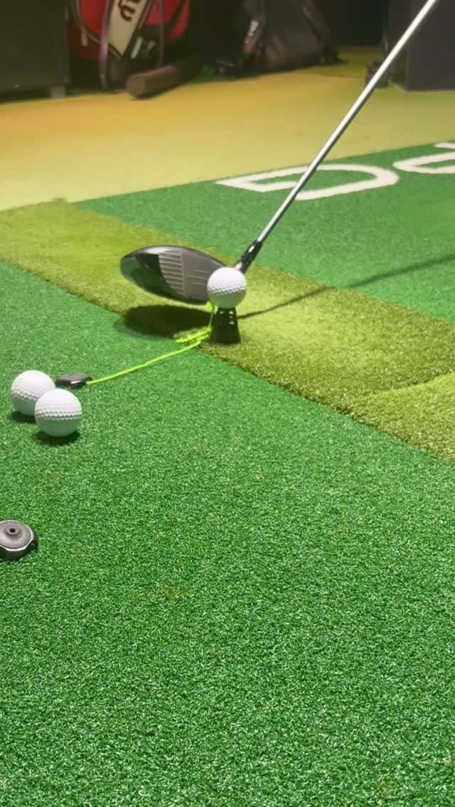 You are probably losing 20 yards off the tee and do not even realise it. And it is not just about clubhead speed ⛳️
If you want to increase driver distance, focus on these three fundamentals: centred strike, optimised launch angle and hitting up on the ball. Improve those and you can add serious yards without swinging any faster 🚀
Want to maximise your driver distance and get more out of your game? Book a lesson with me via the link in the description 👊 #golfswing #golftips #golftraining #london #golfcoach