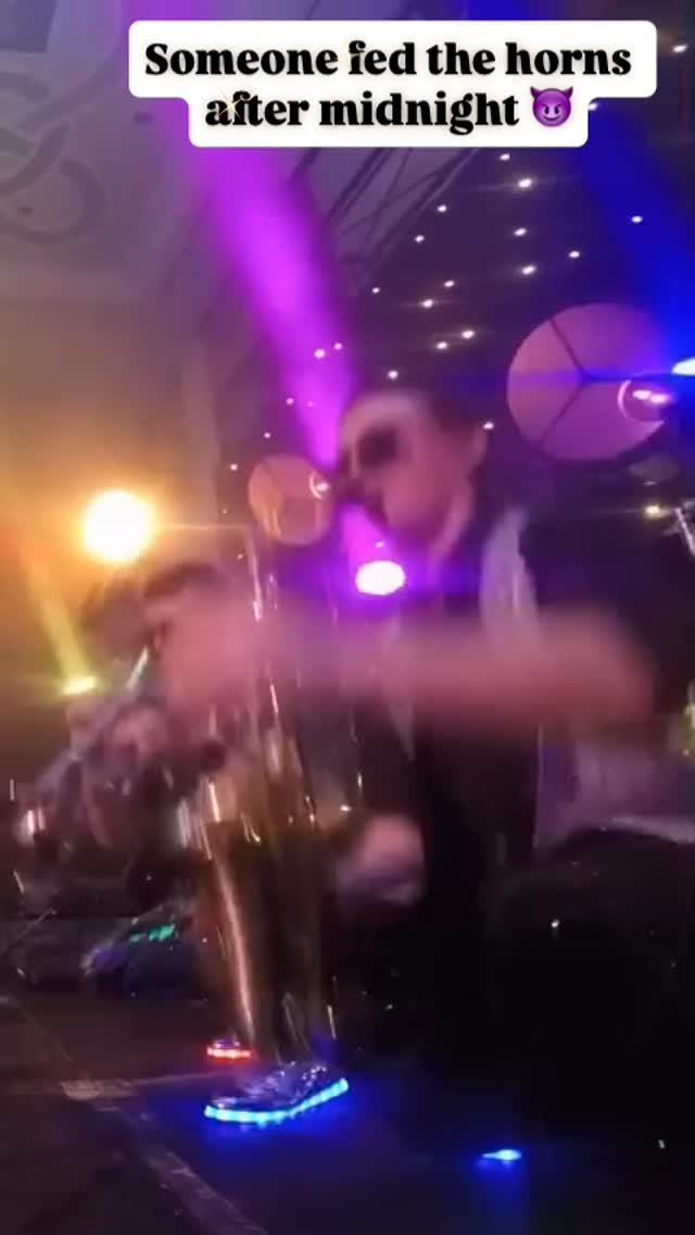 Safety Briefing: Please stay at least 5 feet away from the horns at all times 🕺🏽⚡️ 🎷
❤️FF
.
.
.
#livemusic #instadaily #partyband #horns #weddinginspo