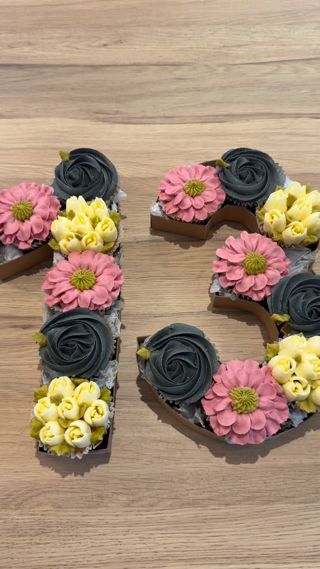 Number cupcakes 💐🧁
#angiescupcakes77 #numbercupcakes #numbercakes #13ans