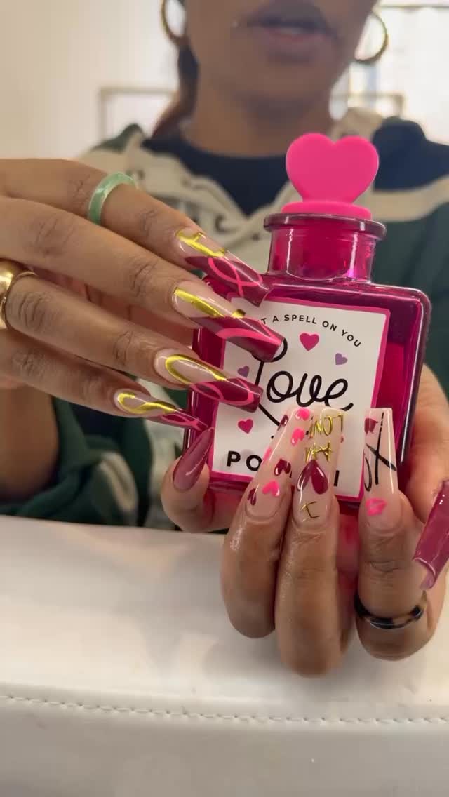 Whether it’s date night or SOLE-love, these nails understood the assignment 💕
#phillynails #brownsugarnailspa #longnails #gelxnails #phillynailtech