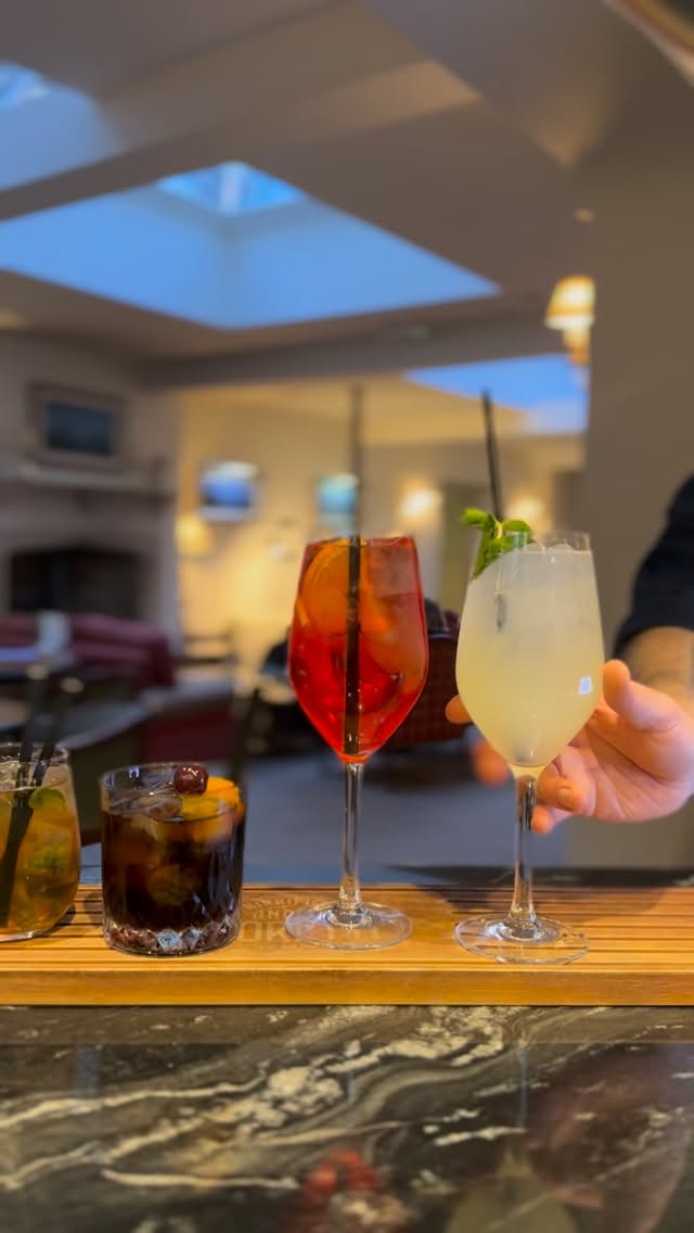 To good food, good wine and great company!
Our kitchen celebrates seasonal ingredients and comforting classics; perfect for long lunches or relaxed dinners.
Not staying overnight? Join us just for dining.
Reserve your table today.
#goodfood #boutiquehotel #seasonalrestaurant #hotel #countryhotel