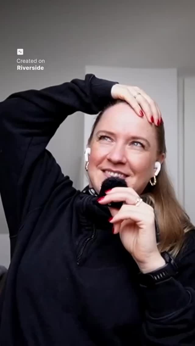 Manchmal beginnt etwas Großes mit einem einfachen Gespräch.
Wir sind Nine & Anja — zwei Ausdauersportlerinnen, die gemerkt haben:
Über Training wird viel gesprochen.
Über Realität, Zweifel und Frauen im Ausdauersport viel zu wenig.
Genau daraus ist **Zone Zwei** entstanden.
Wenn du Ausdauersport liebst, damit anfangen willst oder dich fragst, wie Training wirklich in ein normales Leben passt — du bist hier richtig.
Jetzt auf Spotify & YouTube 🎙️
Was hat dich zum Sport gebracht?
#podcast #femaleempowerment #zonezwei #ausdauersport