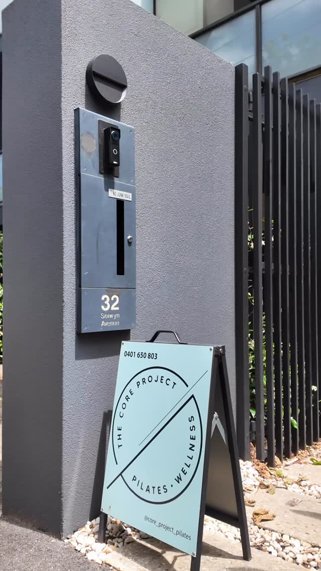 Nicola has been training consistently with us (TCP x Tace) for over 6 years now and while she’s definitely a client, she’s also become a real friend to Tace and is a really special part of our community.
You’ll often spot her (aka @dexxiii) in our stories because she trains with us three times a week and is our resident core and plank queen.
Core is the heart of everything we do.
Even when we’re focused on strength, stability and control, core is always working and supporting the movement. Strong movement starts from the centre, and Nicola is such a good example of what consistency and solid foundations can do over time. Plus she is STRONG as ever and a real inspiration to our community !
Keep an eye out for @dexxiii on our stories to see what this girl can do 💪 📸 @tomalfuth.photo