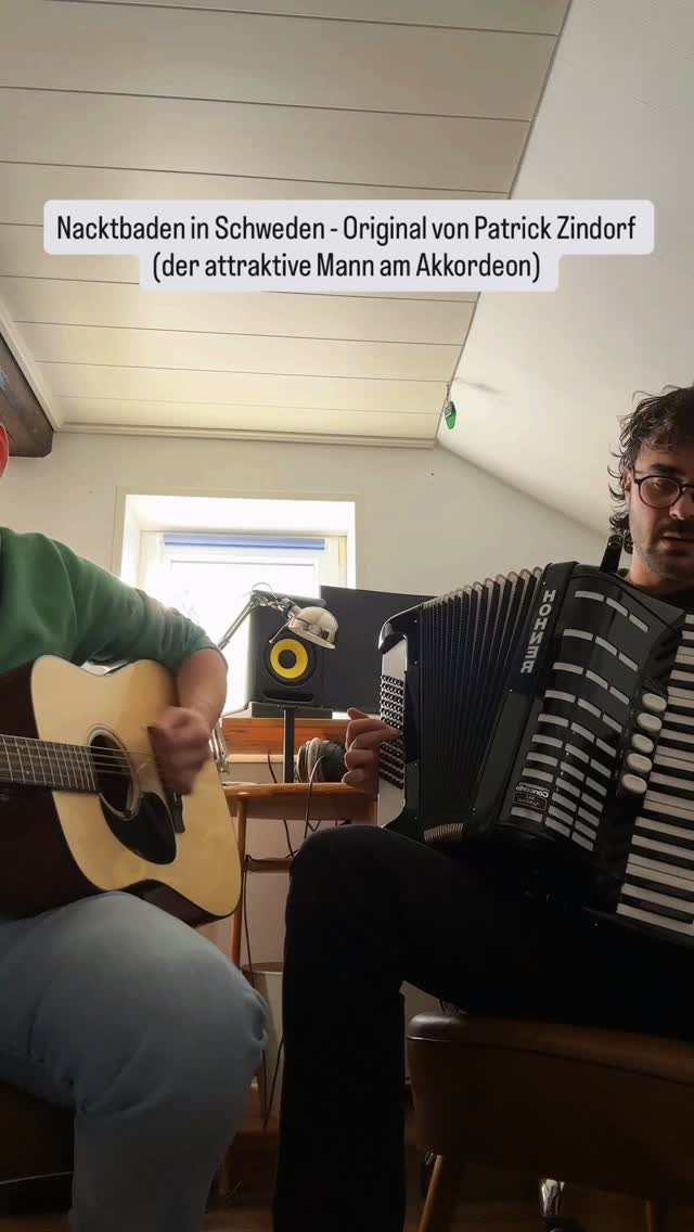 Nacktbaden in Schweden - Patrick Zindorf
Wir spielen live in der Kirche in Glücksburg am 15.03.26 um 17:00 Uhr.
Es gibt Irish und Scottish Folk, eigene Lieder, Skandinavischen Folk und ne Menge Spaß mit dem Instrument des Jahres: dem Akkordeon!
Der Eintritt ist frei - Hutkonzert
Wir freuen uns auf euch! 🤍
#theoklattenhoff #singersongwriter #flensburg #flensburgliebtdich #flensburgevents
