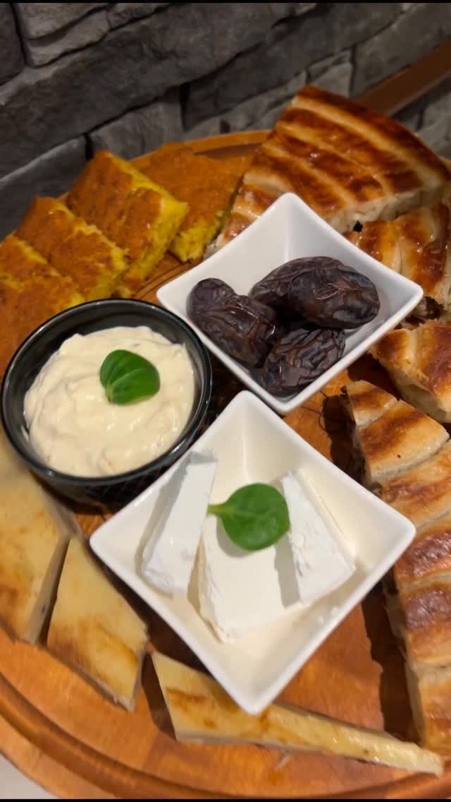 Ramadan Tag 1 bei Kulla 🌙✨
Der erste Iftar dieses Jahres. Volle Tische, warme Stimmung, ehrliche Gespräche – und Essen, das man den ganzen Tag vermisst hat 🤍🍽️
So starten wir gemeinsam in einen besonderen Monat.
Ramadan bei Kulla bedeutet: zusammenkommen, teilen, geniessen.
📍 Bielstrasse 120, 2540 Grenchen
📞 032 652 19 19
📍 Birchstrasse 10, 3186 Düdingen
📞 026 505 10 20
Reservierungen bitte nur telefonisch oder vor Ort.
#Kulla #Ramadan2026 #Iftar #RamadanVibes #Grenchen